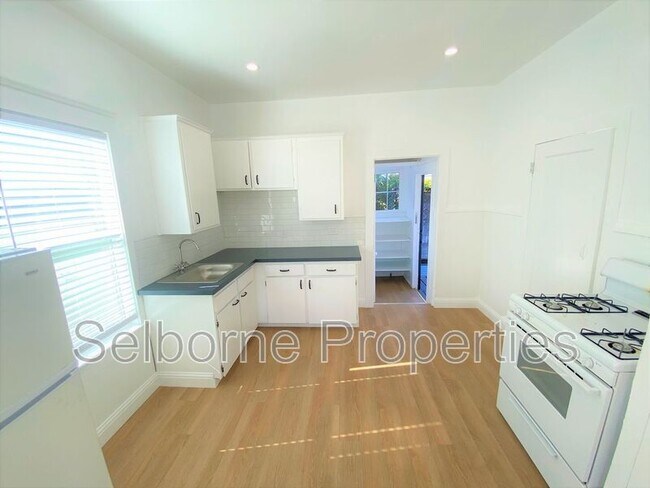 Foto del edificio - 4325 Essex St