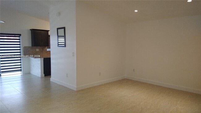 Foto del edificio - 9319 NW 121st St