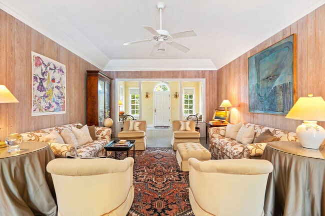 Building Photo - 353 Seaspray Ave