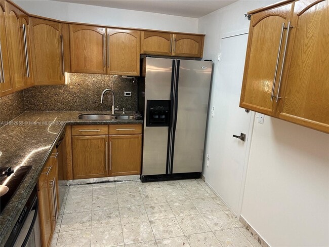 Building Photo - 6039 Collins Ave