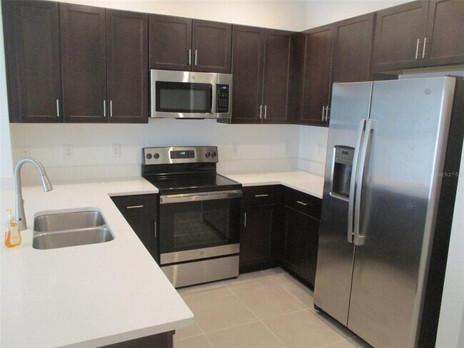 Foto del edificio - 6325 Fairmont Ln