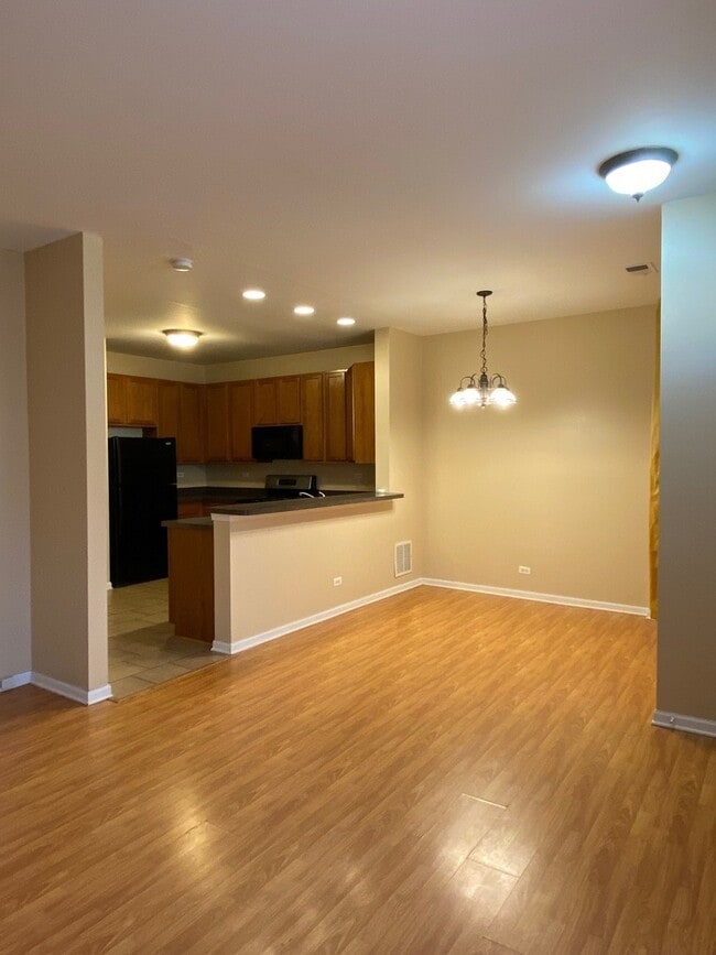 Building Photo - 266 Springbrook Trail S