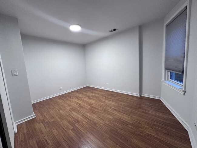 Building Photo - 240 W 31st St