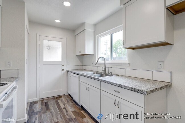 Foto del edificio - 2 br, 2 bath Duplex - 6100 Templeton Dr, C...