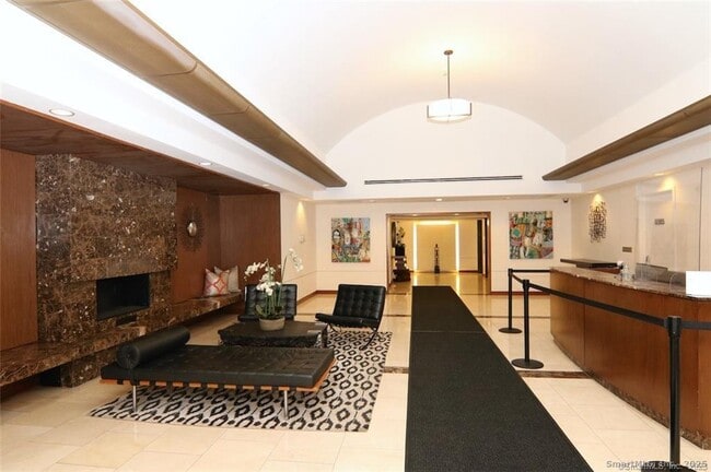 Building Photo - 25 Forest St