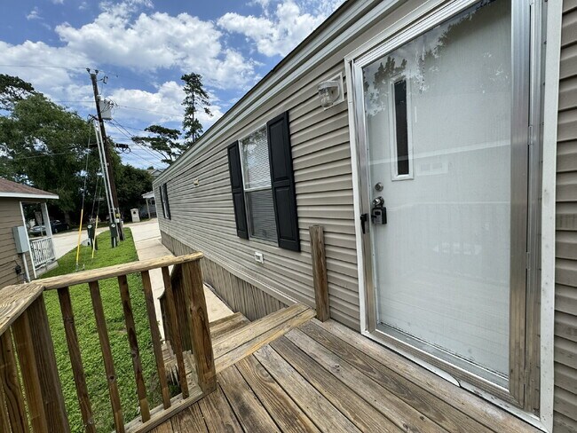 Foto del edificio - Move-in Ready! This charming 3-bedroom, 2-...