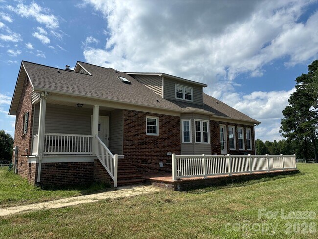 Foto del edificio - 2417 Lynwood Dr