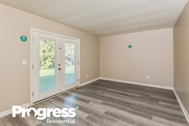 Foto del edificio - 2615 Copperwood Rd