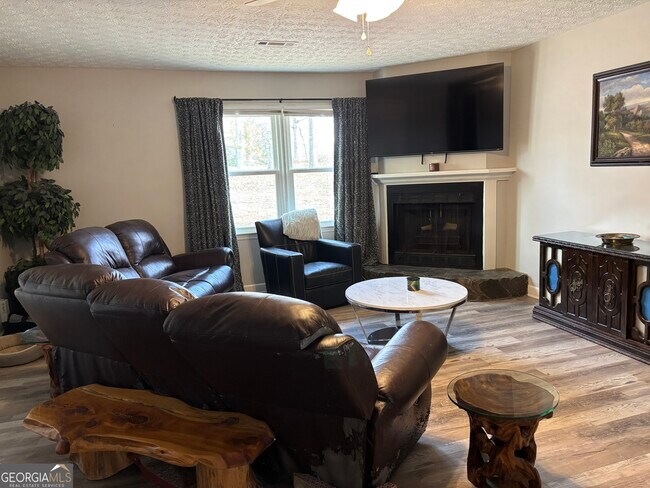 Building Photo - 6 Oak Mt Dr