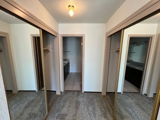 Building Photo - 801 Foxfire Dr