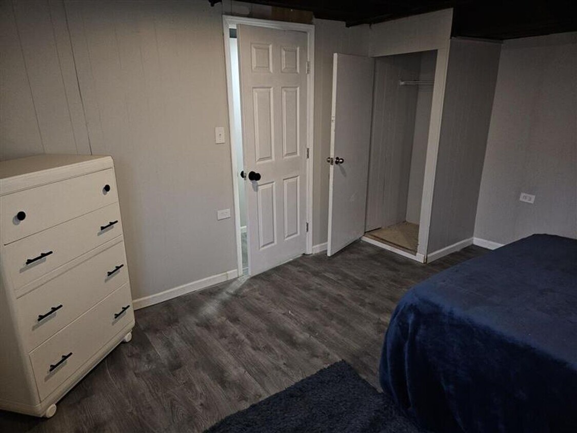 Foto del edificio - 1 Private Bedroom 1 Shared Bathroom