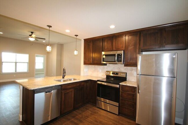 Foto del edificio - Life is Better by the Lake Gorgeous 3-Bedroom Duplexes in Azle