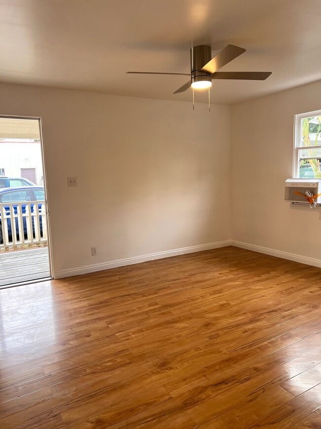 Foto del edificio - 14841 Sylvan St