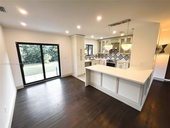 Foto del edificio - 6646 SW 60th St