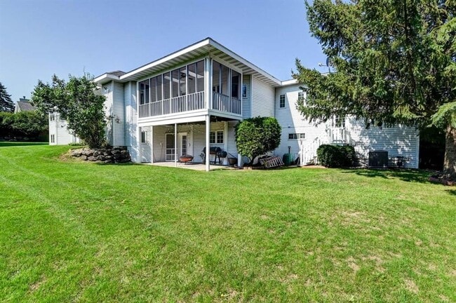 Building Photo - Incredible furnished house on Madison's West Side