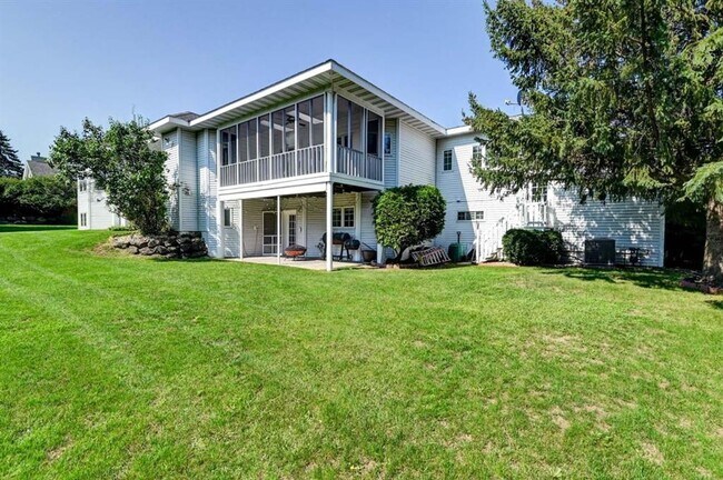 Foto del edificio - Incredible furnished house on Madison's West Side