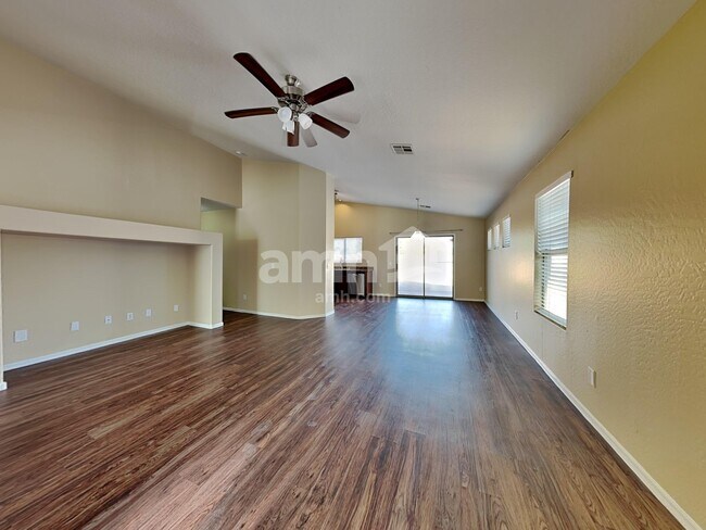 Foto del edificio - 8213 S 51st Dr