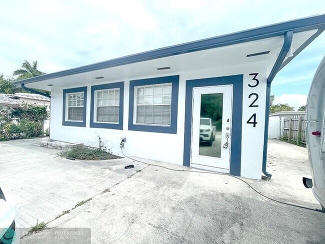 Foto del edificio - 324 SW 22nd St