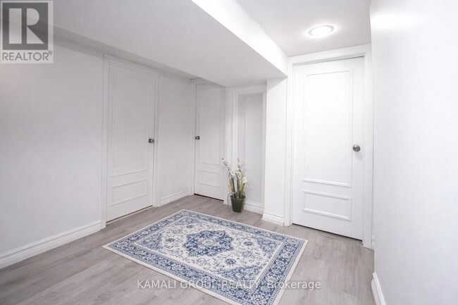 Building Photo - 46 Centre St E