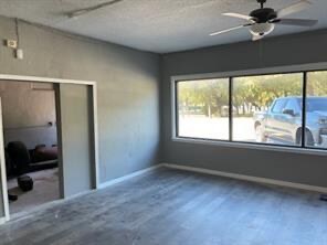 Foto del edificio - 2460 E Rosedale St