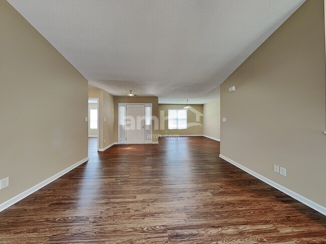 Building Photo - 1207 Hampton Park Dr