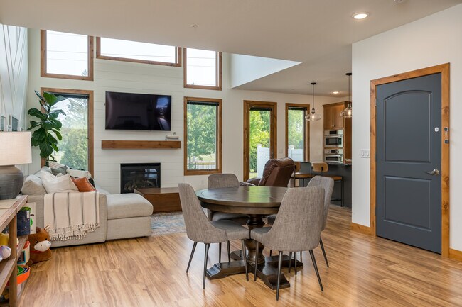 Building Photo - 806 Pinnacle Path