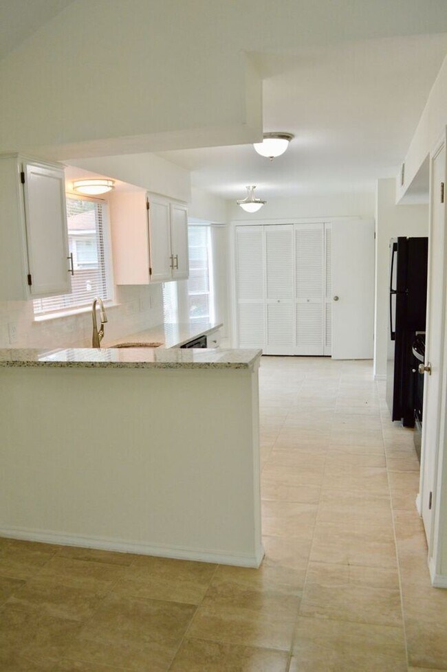 Foto del edificio - Freshly remodeled 3 bed 2 bath home!