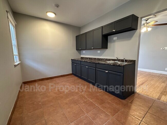 Foto del edificio - 856 N Mayfield Ave