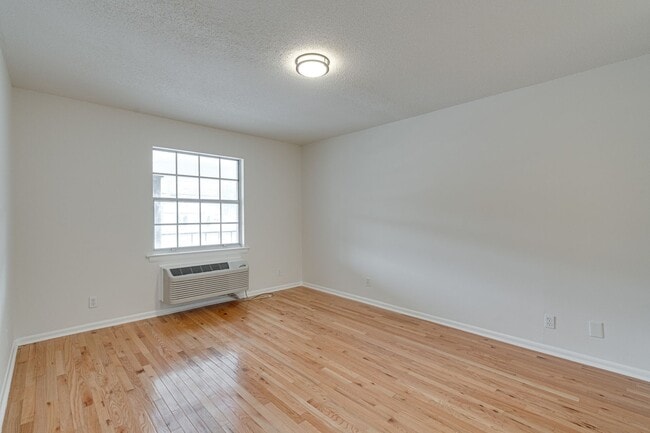 Building Photo - 2845 Dayton Blvd