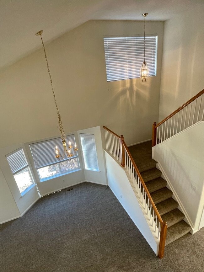 Foto del edificio - Spacious & Bright 3 Bedroom Home in East L...