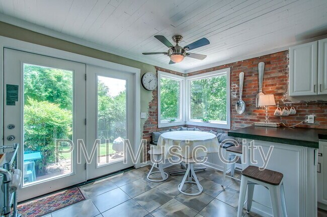 Foto del edificio - 928 Crescent Hill Rd