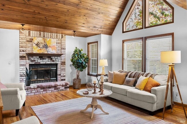 Building Photo - Desirable 3 bed 2.5 bath North Napa home w...