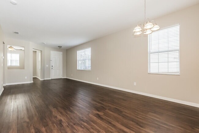 Foto del edificio - 425 Chimney Rock Dr