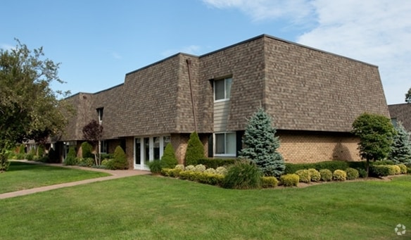 Building Photo - Fairfield Knolls At West Babylon