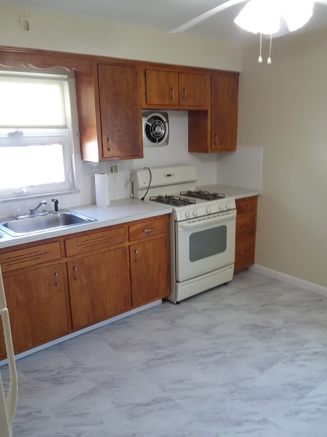 Kitchen - 216 8th St