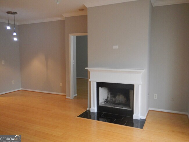 Building Photo - 5641 Roswell Rd