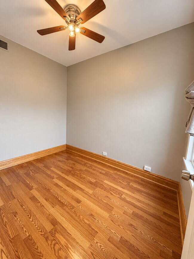 Foto del edificio - 3347 S Emerald Ave