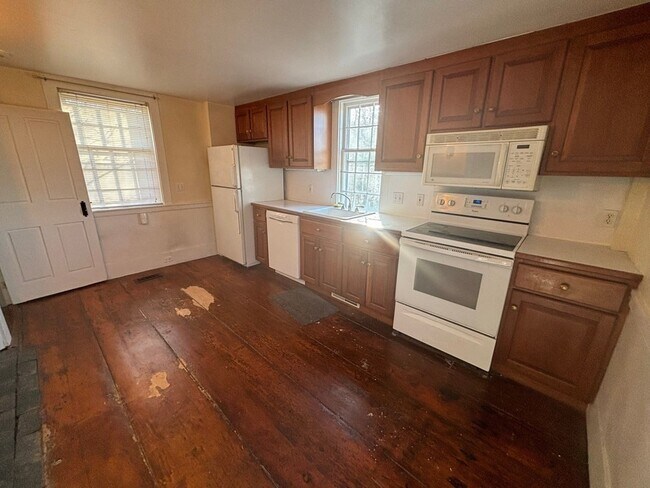 Building Photo - 180 Conant St