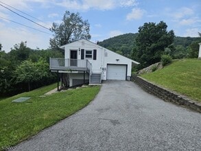 Building Photo - 25 Ivy Pl