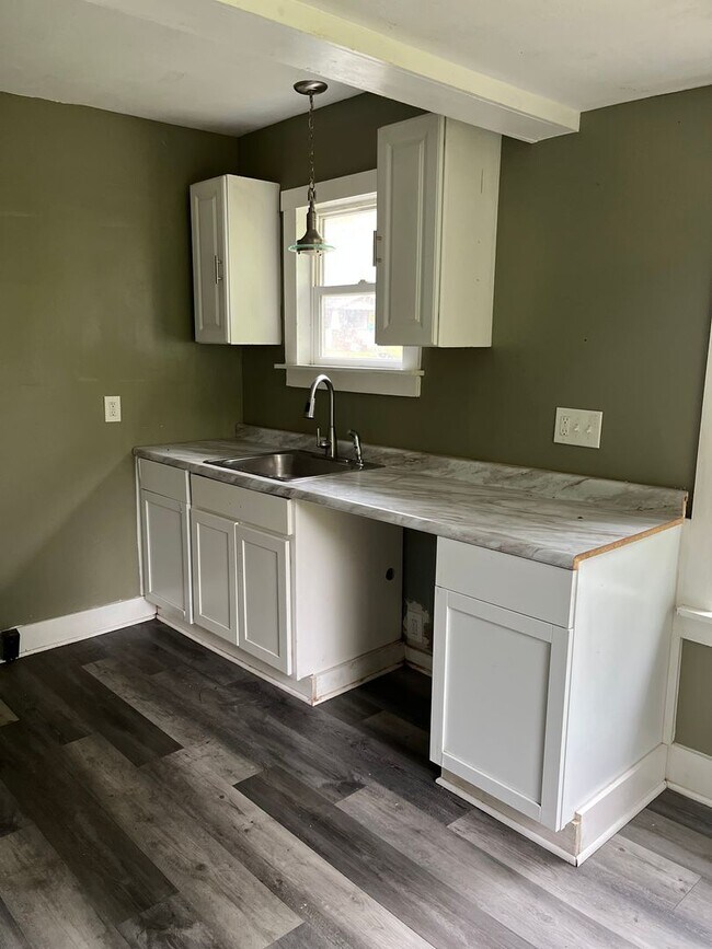 Building Photo - 1313 Manchester Rd