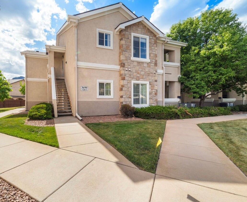 Primary Photo - Cozy 3 Bed 2 Bath Condo!!!