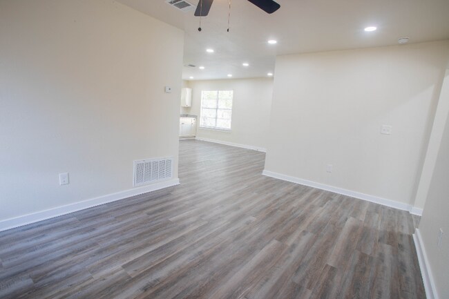 Building Photo - 139 Wichita Ct