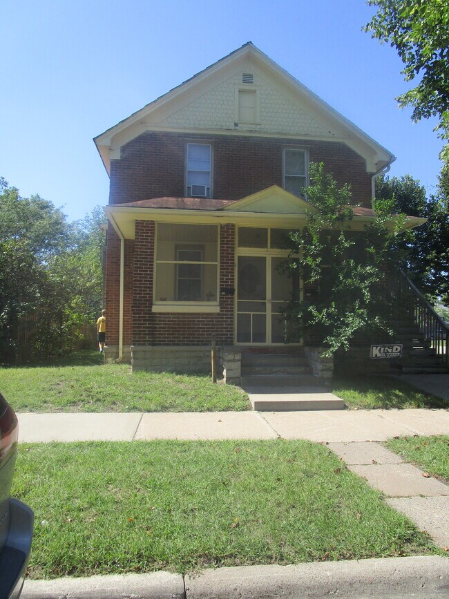 Front Porch - 1604 10th St S