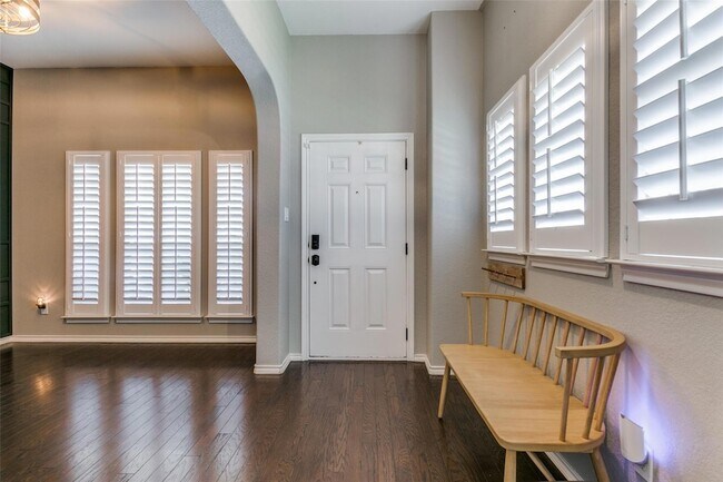 Building Photo - 5056 Holliday Dr