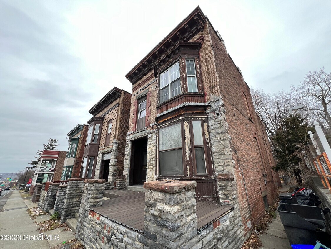 169 Hoosick St, Troy, NY 12180 Room for Rent in Troy, NY