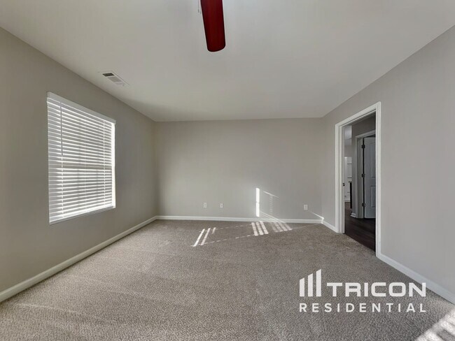 Foto del edificio - 211 Hollyhock Ln