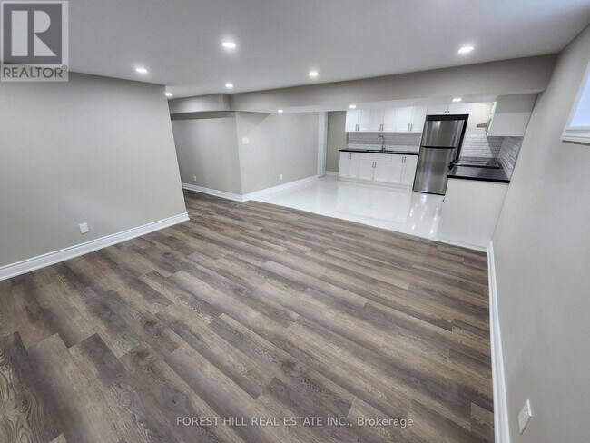 Building Photo - 2577 Whaley Dr