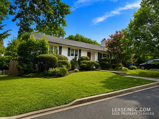 Foto del edificio - 4439 Springdale St NW