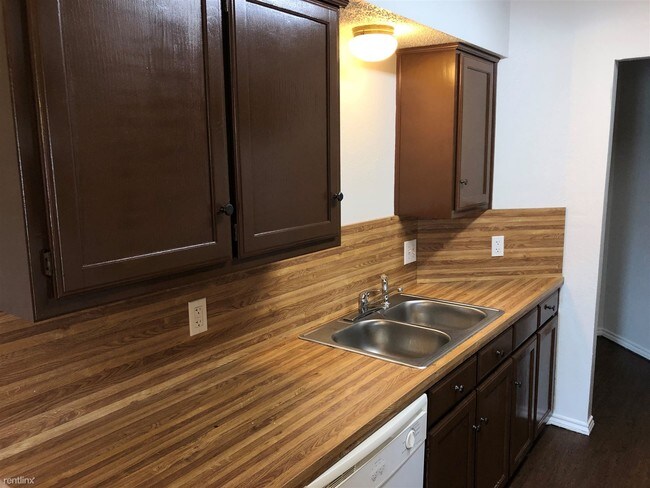 Building Photo - 3 br, 2 bath House - 3129 N Bell Ave