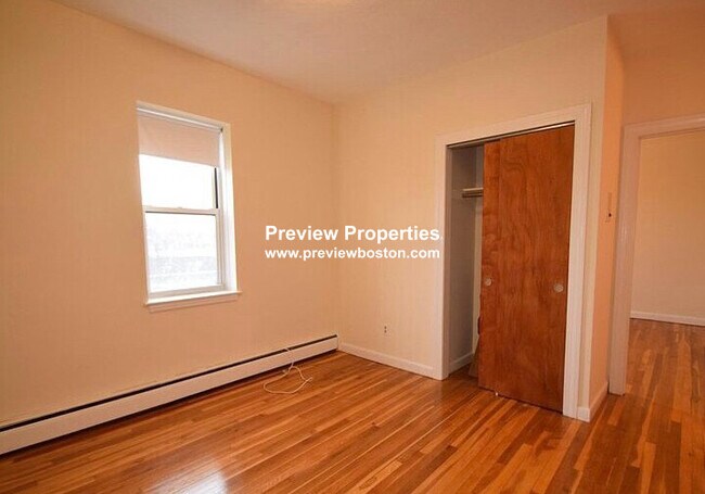 Foto del edificio - 176 N Beacon St